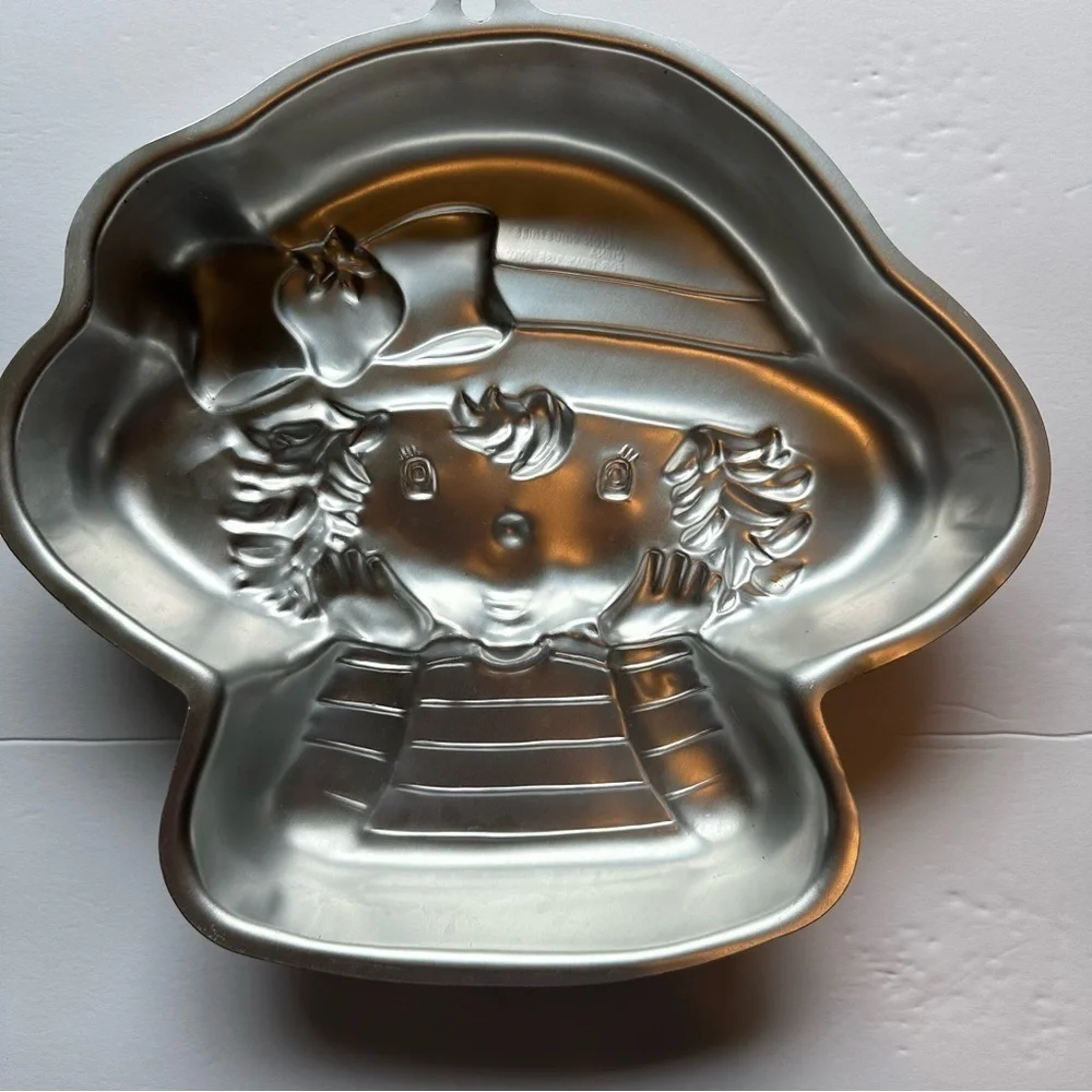 Wilton Vintage Strawberry Shortcake Character Cake Pan 2003 Approx 12”x11”x2”